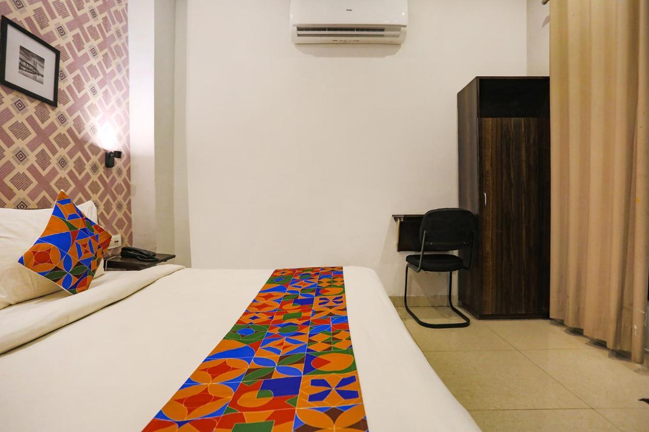 ניו דלהי Fabhotel Novel Suites - Nr Yashobhoomi Convention Centre מראה חיצוני תמונה