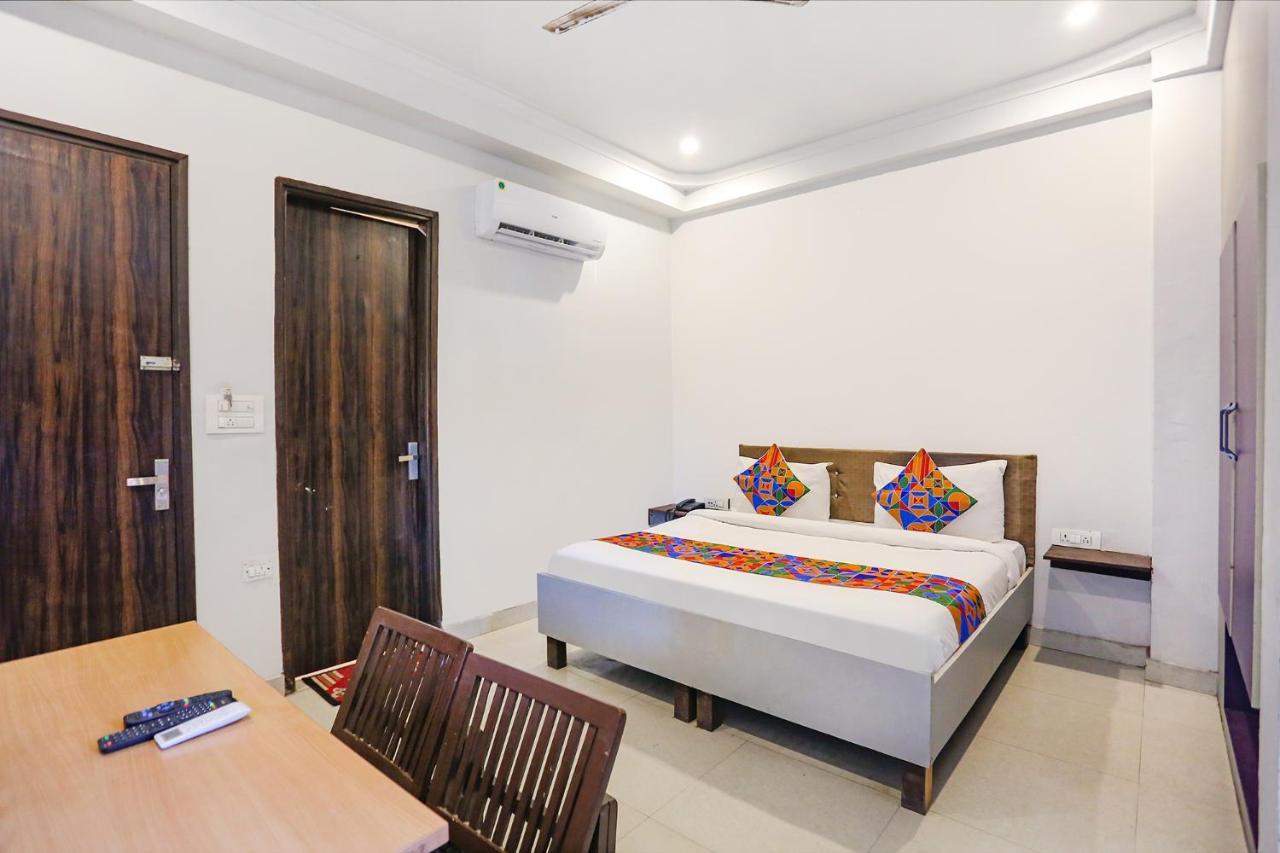 ניו דלהי Fabhotel Novel Suites - Nr Yashobhoomi Convention Centre מראה חיצוני תמונה
